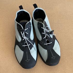 Bocage Women’s Sneakers Size 40. Light Green/Black